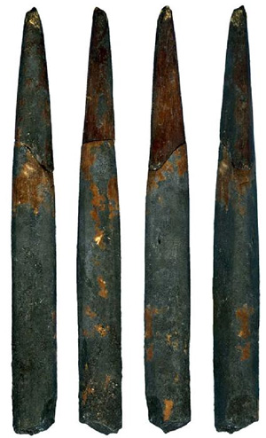 Древнейший костяной наконечник стрелы, культура Howieson’s Poort, пещера Сибуду (Sibudu cave), Южная Африка, около 61 тыс. лет назад. Похожие наконечники для стрел в историческое время изготавливали бушмены. Фото с сайта archaeology.about.com